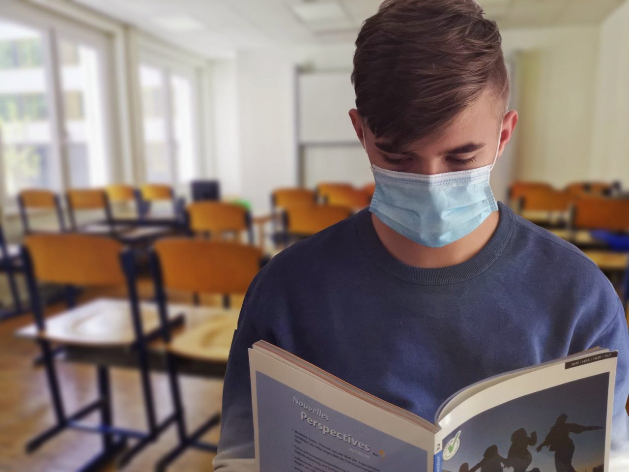 Nelle zone rosse verso scuole chiuse fino al 7 gennaio, ma Azzolina vuol riaprire le medie dal 7 dicembre