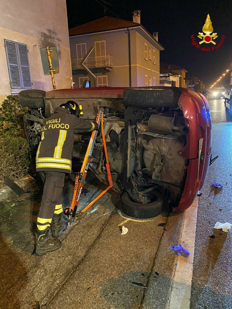 Scontro tra auto, tre persone ferite
