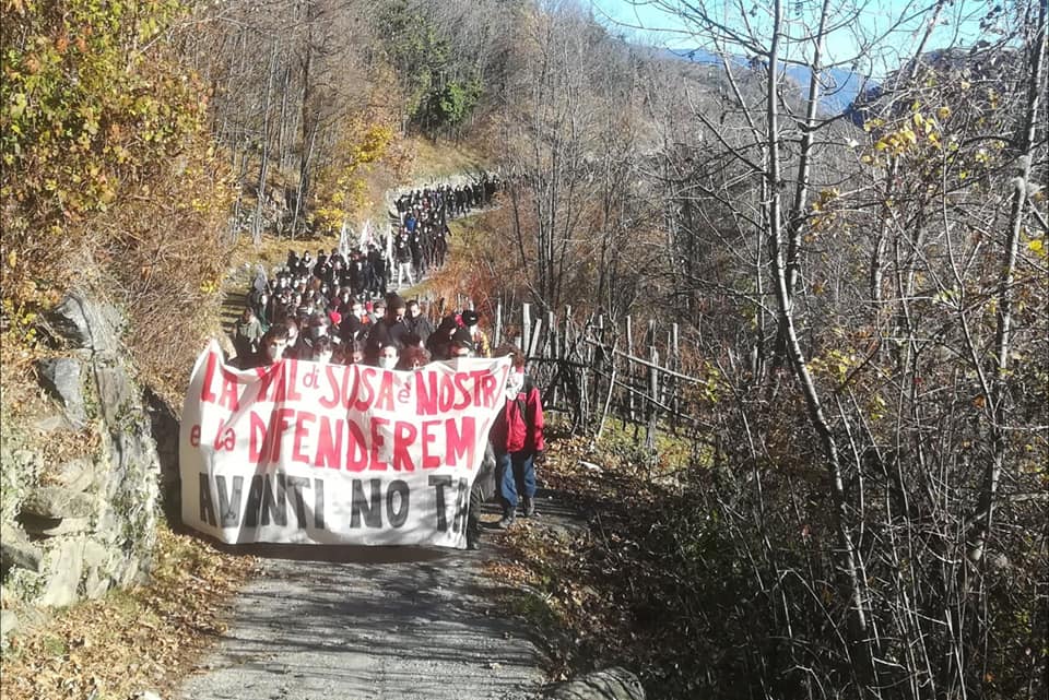 Manifestazione No Tav: bombe carta e sassi, due gli agenti feriti