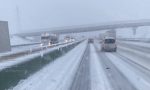 Code e rallentamenti in A4 e A21: troppa neve e mezzo in avaria FOTO