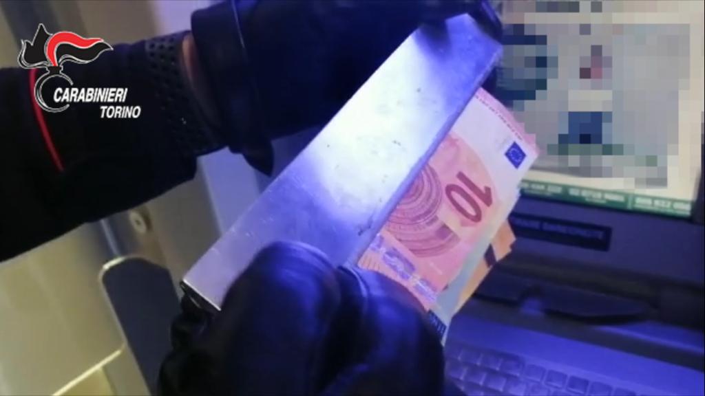 Furti al bancomat, arrestati due “cash trappers“