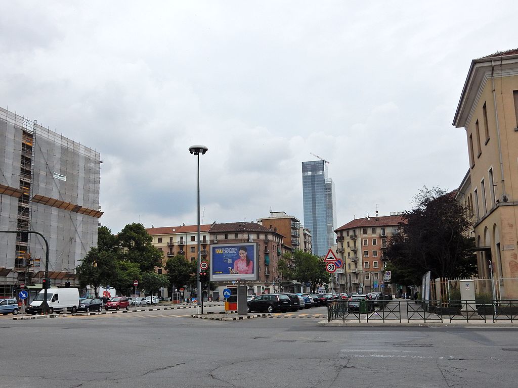 Piazza Bengasi è assediata da spacciatori e criminali, adesso basta