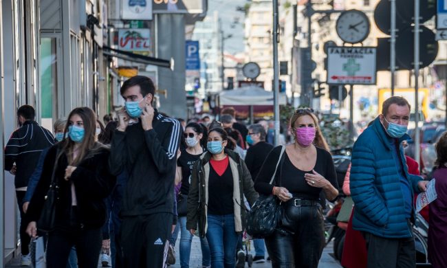 Zona rossa a Natale: passa la “linea dura”, Conte oggi decide