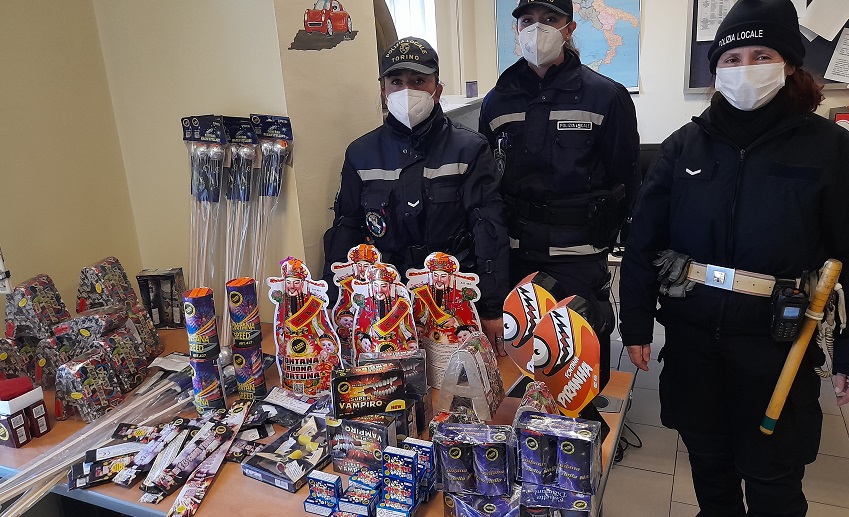 Fuochi d’artificio: sequestrati 107 “botti” illegali