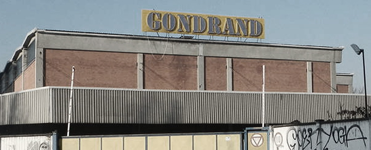 Al via lo sgombero dell’ex Gondrand: oltre 60 persone senza dimora da collocare