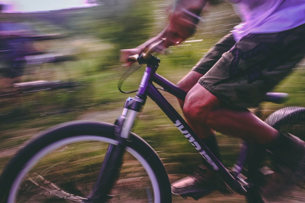 Fermato con un intero guardaroba… in bici, rubata pure quella