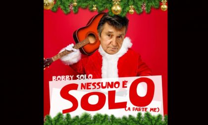 “Nessuno è Solo, a parte me”: gli auguri di Bobby agli anziani delle residenze Anni Azzurri