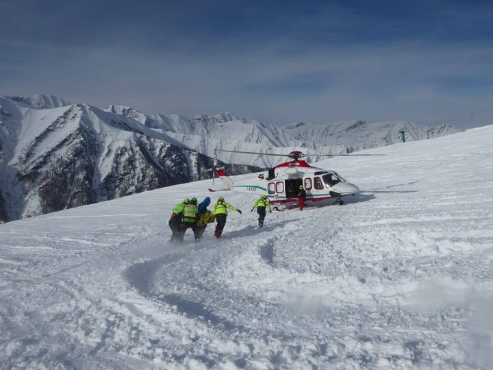 Sciano sulla pista chiusa: falciati dal cavo di un verricello