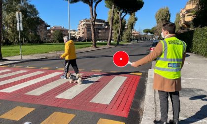 "Ruote ferme, pedoni salvi": condannati e indagati diventano "assistenti pedonali"