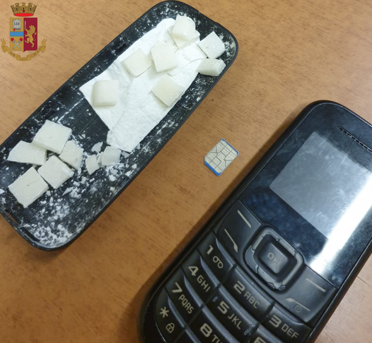 Crack nella batteria del telefono per eludere i controlli della polizia