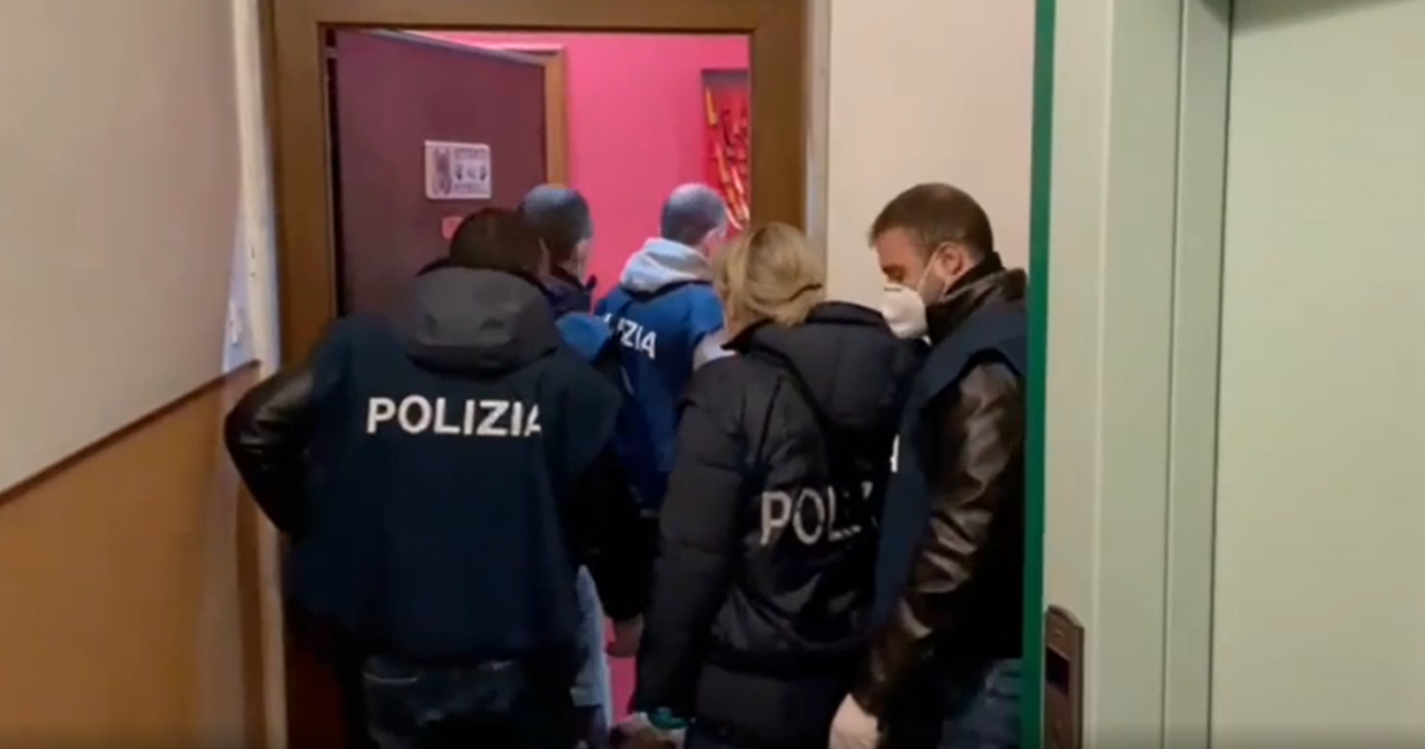 Ventenne fonda gruppo terrorista suprematista, scattano perquisizioni anche a Torino e Cuneo