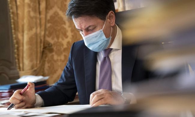 Decreto ponte: weekend arancione, il calendario dei divieti fino al 15 gennaio