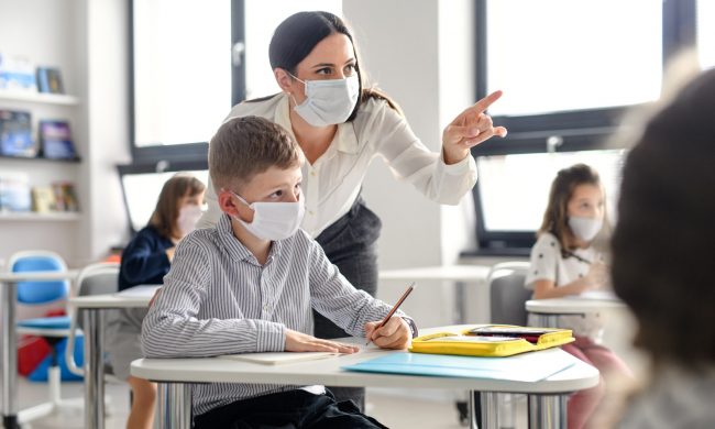 Scuole, il Governo ha deciso: il 7 gennaio elementari e medie, slittano le superiori