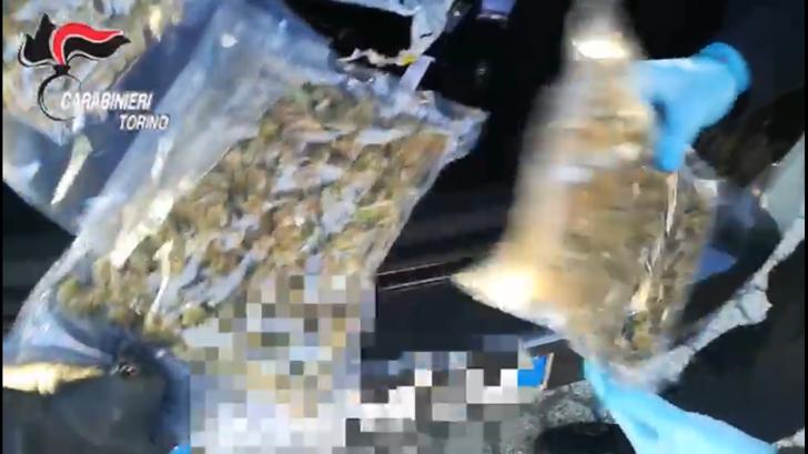 Va in caserma con la marijuana negli slip, ma l’odore lo tradisce