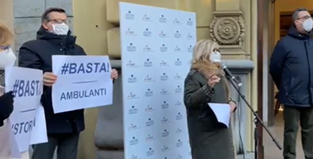 Commercianti e imprenditori in crisi: “Ora #Basta!”