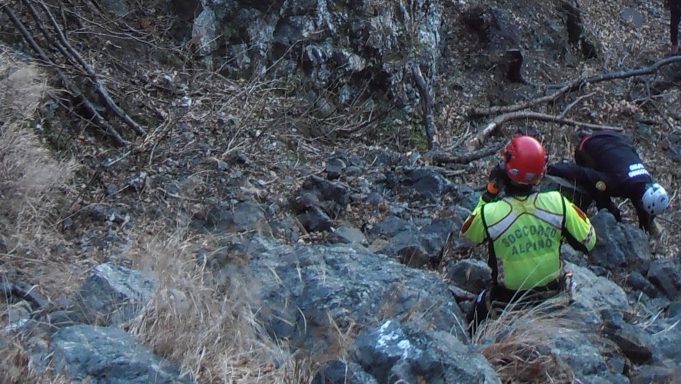 Muore schiantandosi contro un albero in mountain bike