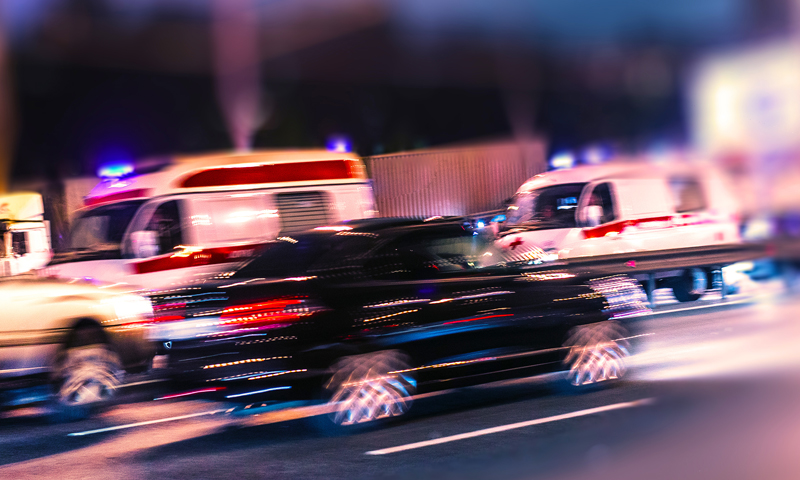Ragazza investita e ferita gravemente: è caccia al Suv pirata