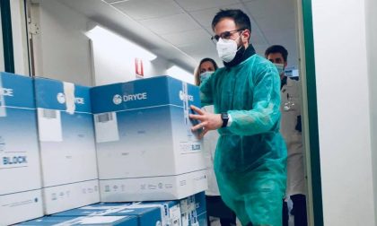 Le foto dell'arrivo a Torino delle prime 17.800 dosi di vaccino AstraZeneca