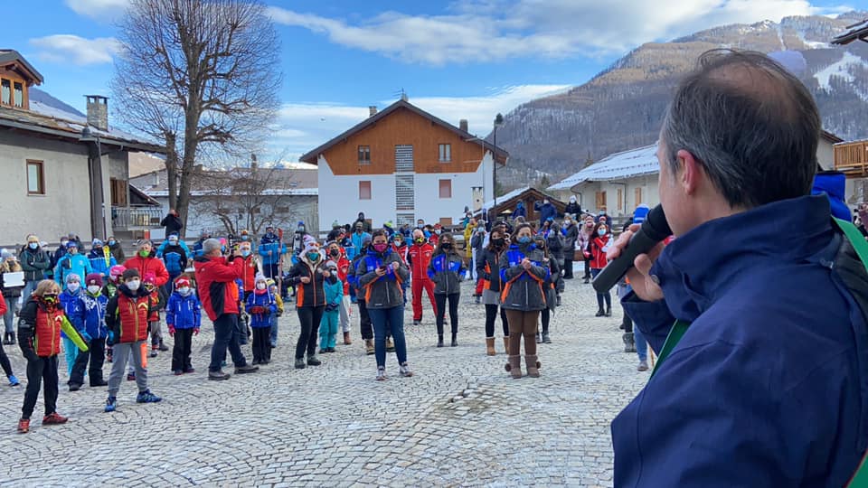 Traditi dalla politica: la protesta del mondo dello sci a Bardonecchia