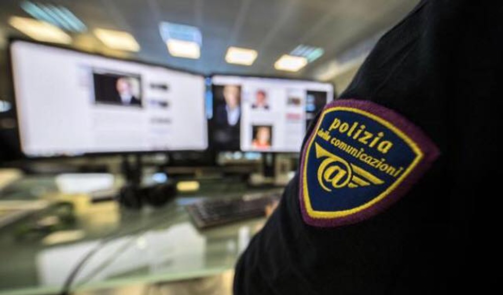 Vende orologi di marca online, ma è solo un truffatore seriale: arrestato