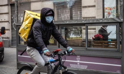 Lascia a piedi un rider, ladro di bici fermato dalla Polizia