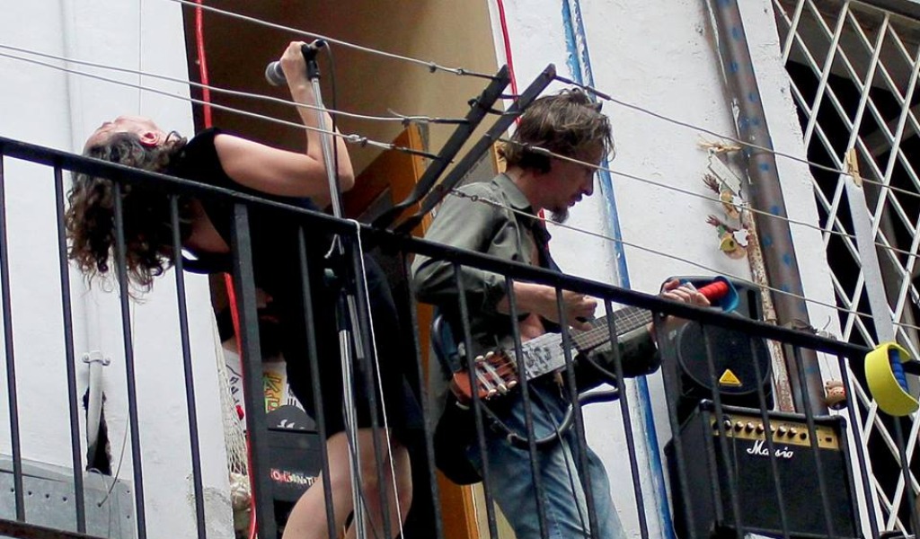 Concerti dal balconcino, assolti i due musicisti: “Non disturbano”