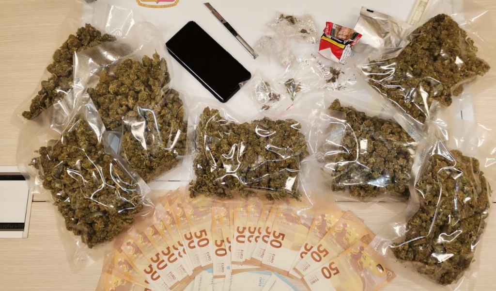 Droga e soldi dall’attività di spaccio, quattro arresti