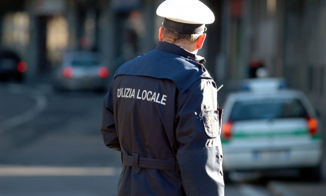 Venditori abusivi su Lungo Dora si danno alla fuga alla vista dei “civich”
