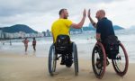 Disabile a chi? La lezione di vita di Luca e Danilo, fra handbike e parapendio