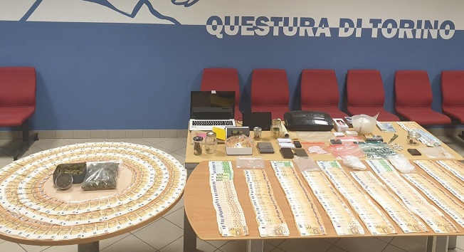 52.000 euro in casa a soli 19 anni: scusi ma che fa, spaccia?