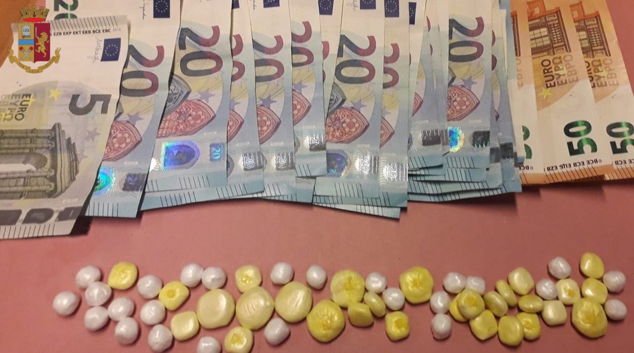 Colpo allo spaccio: oltre 160 dosi di crack, cocaina ed eroina sequestrate a Barriera Milano