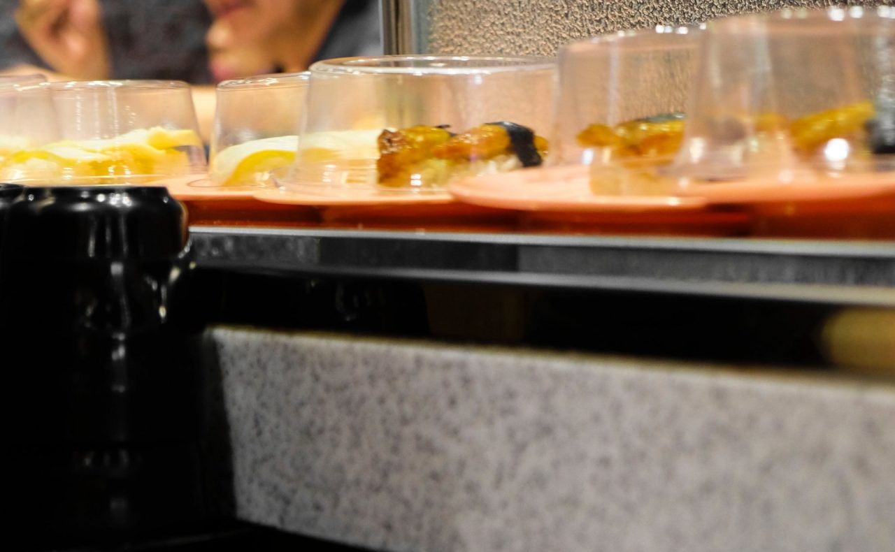 Ispezione al ristorante giapponese: sequestrati 20 kg di alimenti mal conservati