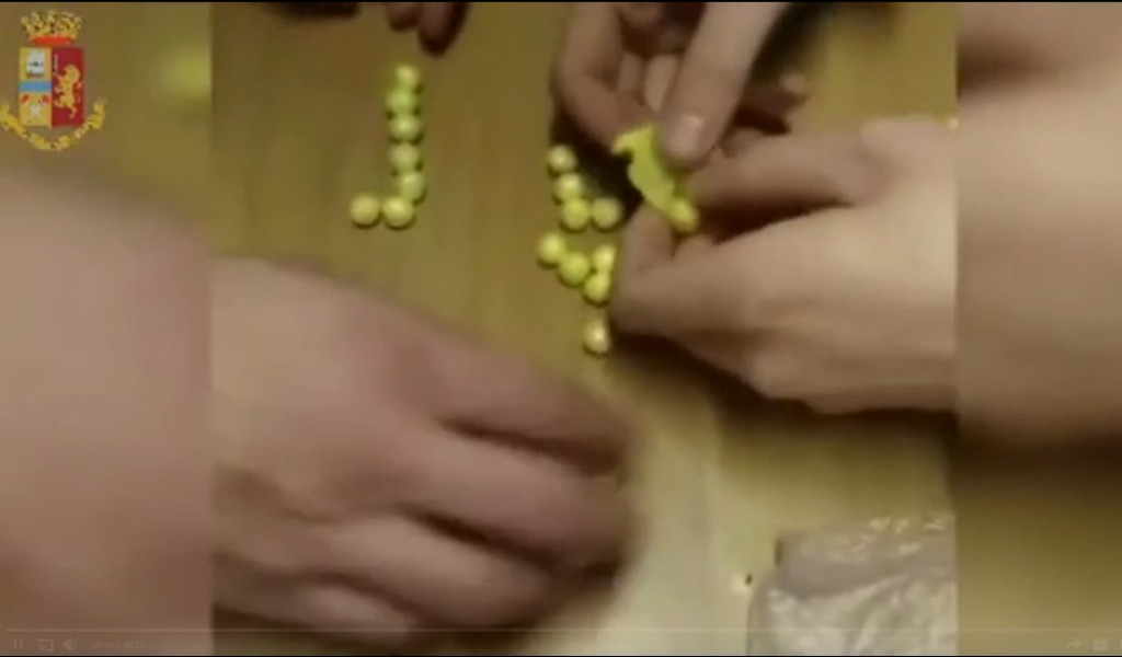A Barriera Milano i poliziotti sequestrano oltre 240 dosi di cocaina e crack