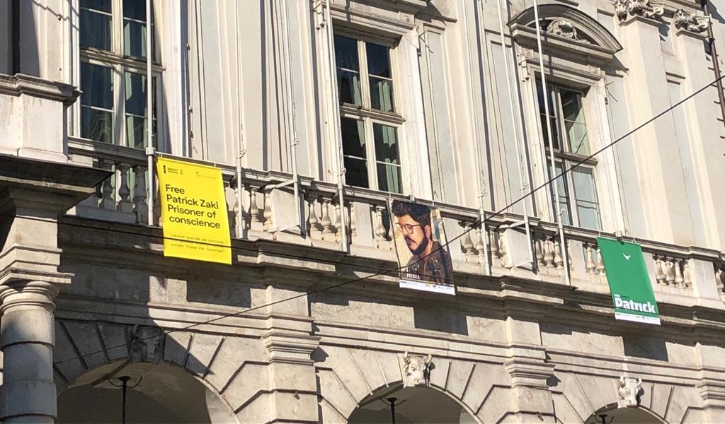 Patrick Zaki, esposti a Palazzo Civico due poster per chiederne la liberazione