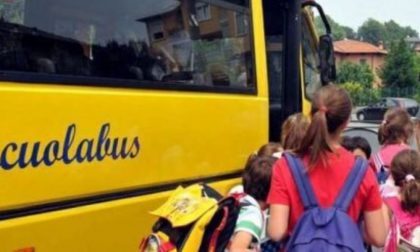 Trasporta i bambini con lo scuolabus ma è ubriaco: denuncia e patente ritirata