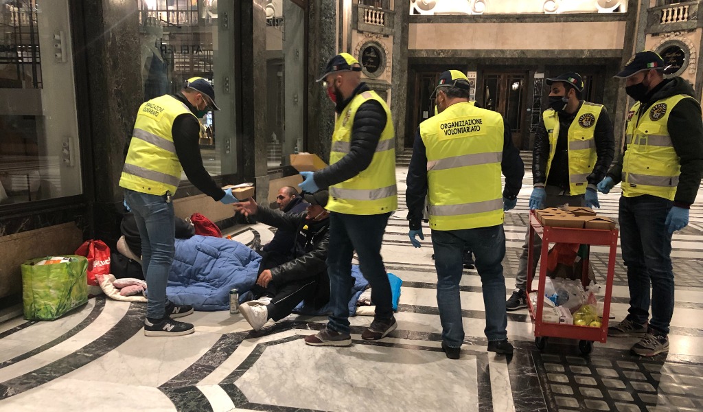 Fahrenheit 451 torna in strada per aiutare i senzatetto del centro di Torino