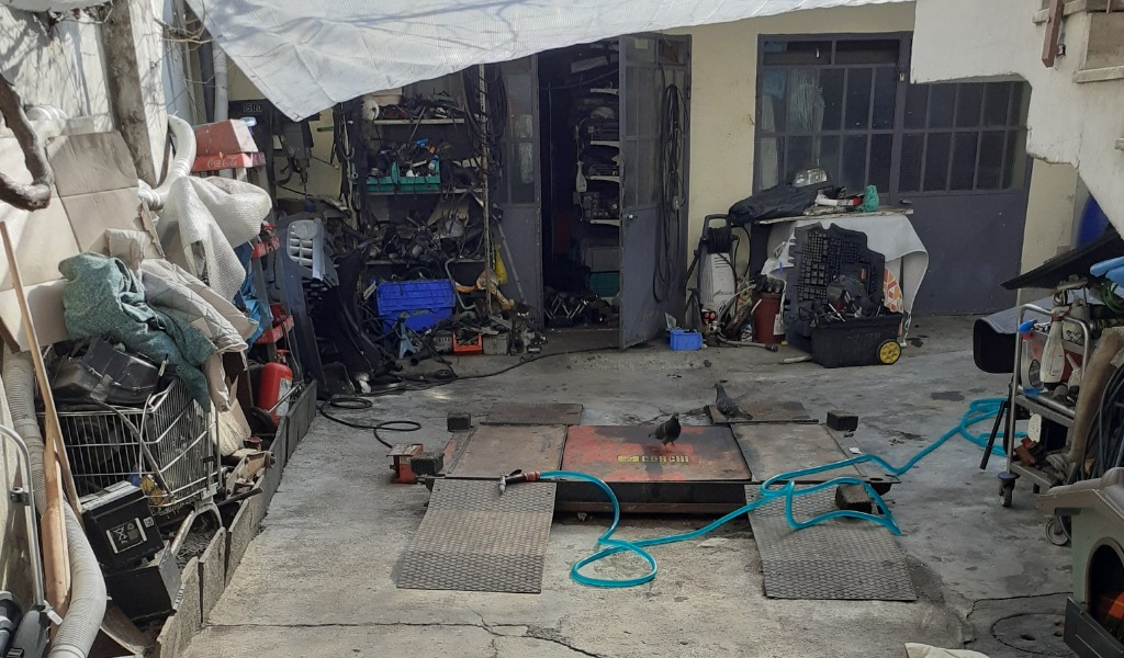 Scoperta officina abusiva: attrezzature sequestrate e maxi sanzione