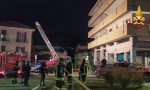 Incendio nelle cantine di un condominio: 18 evacuati, 12 persone lievemente intossicate