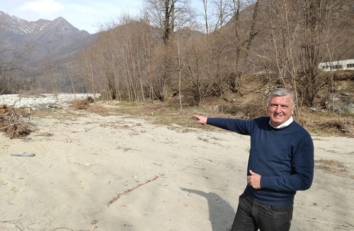 Lungo il Sesia rinasce la spiaggia per nudisti spazzata via dall’alluvione