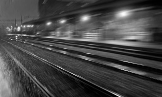 Ubriaco finisce sotto un treno regionale a Bussoleno: illeso