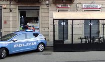 Aperi-time per 4 clienti, bar chiuso