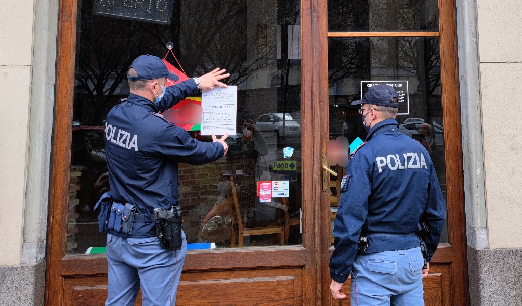 Norme anti Covid non rispettate: sanzionata titolare di un bar e pizzeria chiusa