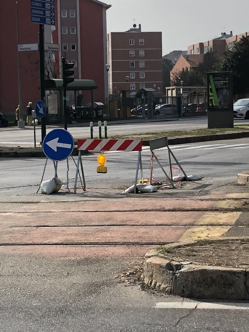 Vallette: per un incrocio dimenticato c’è un marciapiede aggiustato, ma servono interventi più rapidi