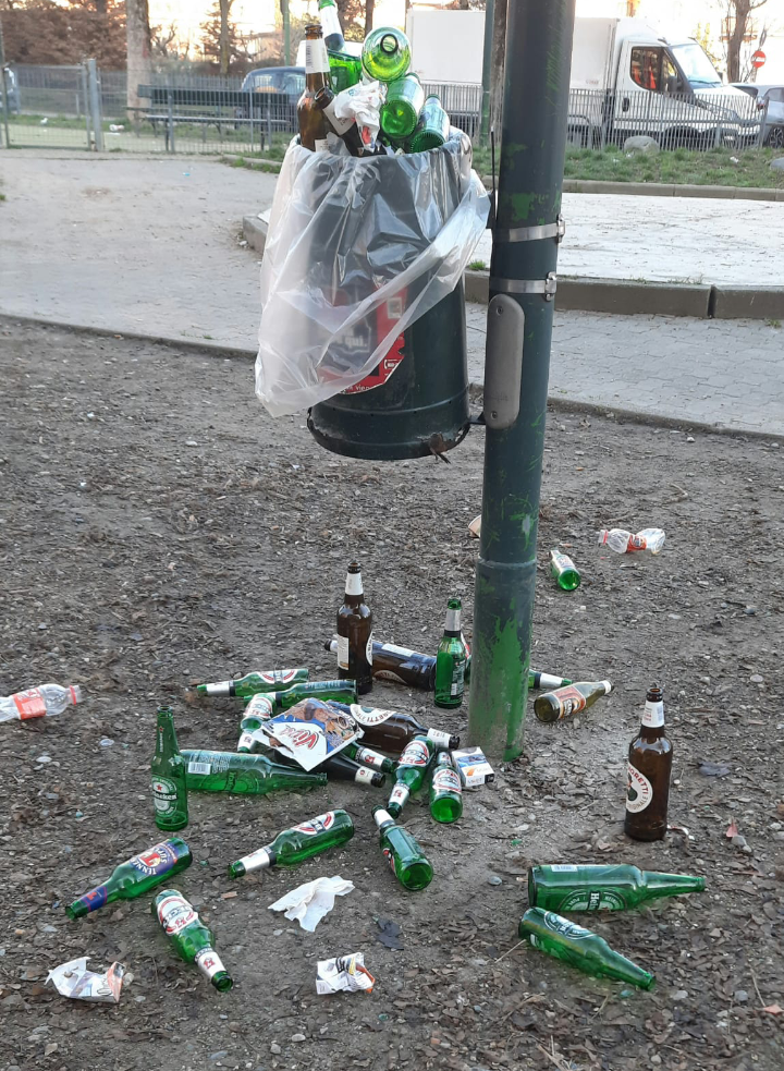 Piazza Sauro fuori controllo: bivacchi a tutte le ore