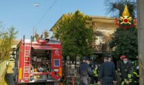 Incendio in villetta a Cavour, proprietario portato in salvo