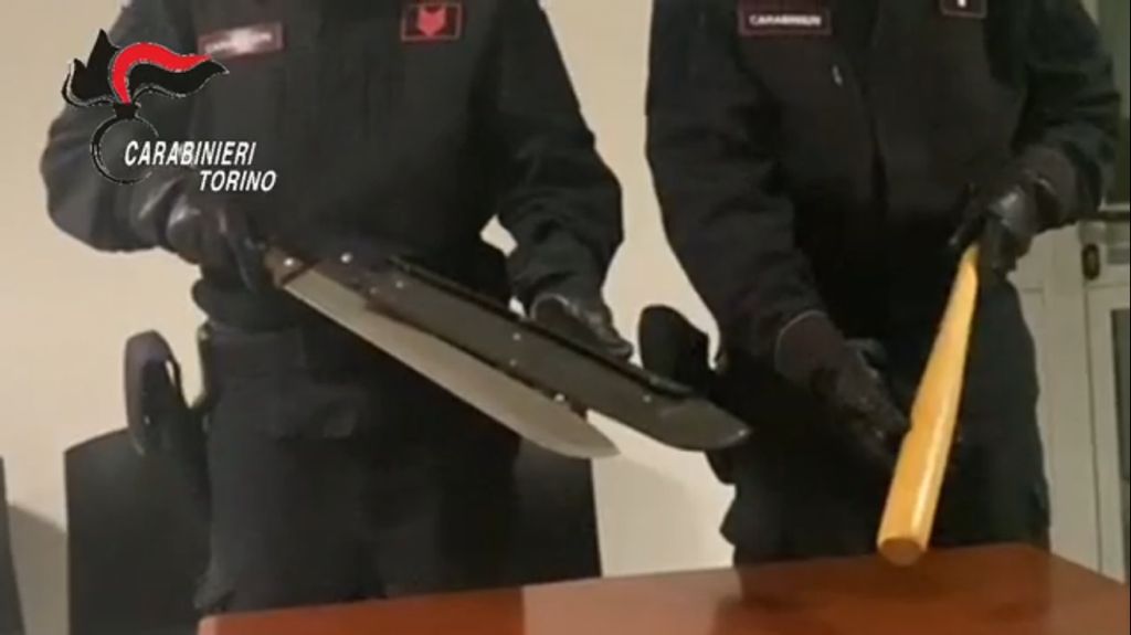 Rissa per un debito non saldato, spuntano un machete e una mazza da baseball