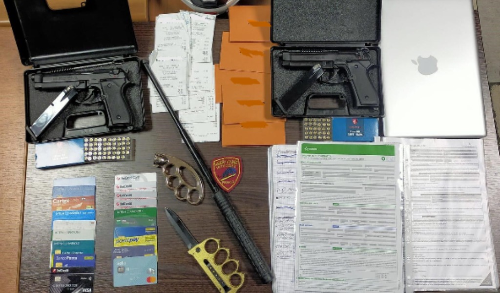 Rubano carte di credito nelle case degli anziani, poi si danno alle pazze spese