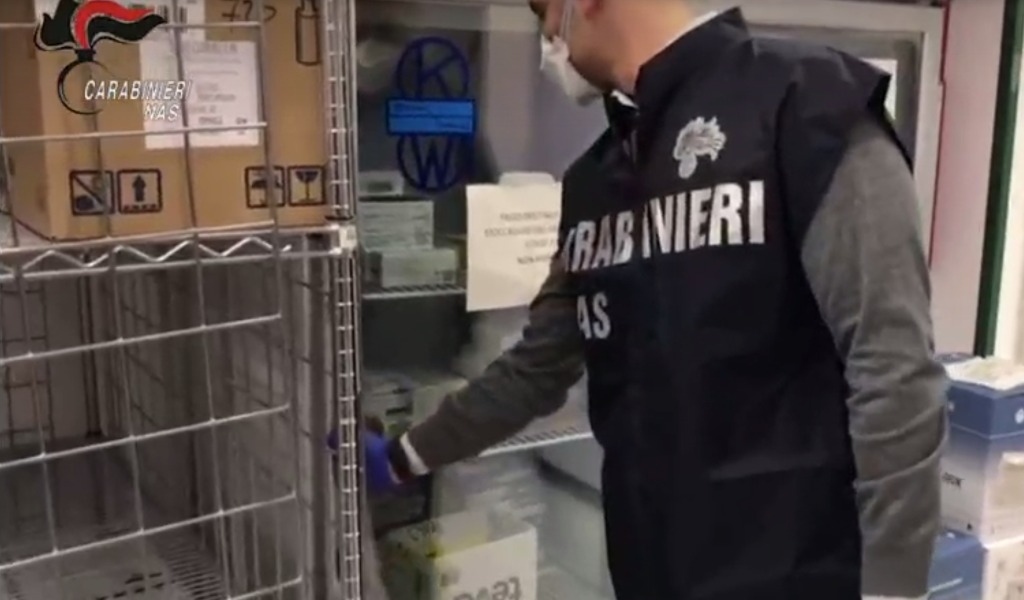 Nella RSA vaccinazioni Covid (indebite) a parenti e amici, 21 persone denunciate