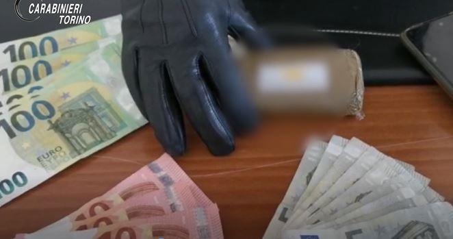 Avevano marijuana e 3500 euro in contanti, arrestati 2 pusher
