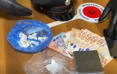 Due spacciatori di cocaina e hashish arrestati “a domicilio” dai Carabinieri
